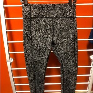 Lululemon cropped 3/4 leggings.  Size 8.